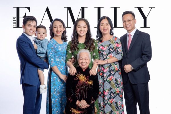 chụp ảnh gia đình tại studio ở Hà Nội