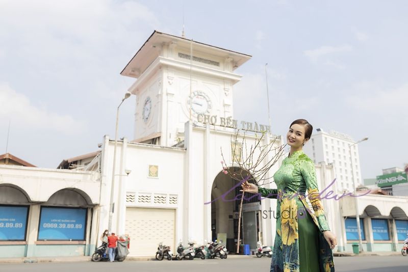Chợ Bến Thành - địa chỉ chụp hình Tết ở TP HCM không thể bỏ sót 