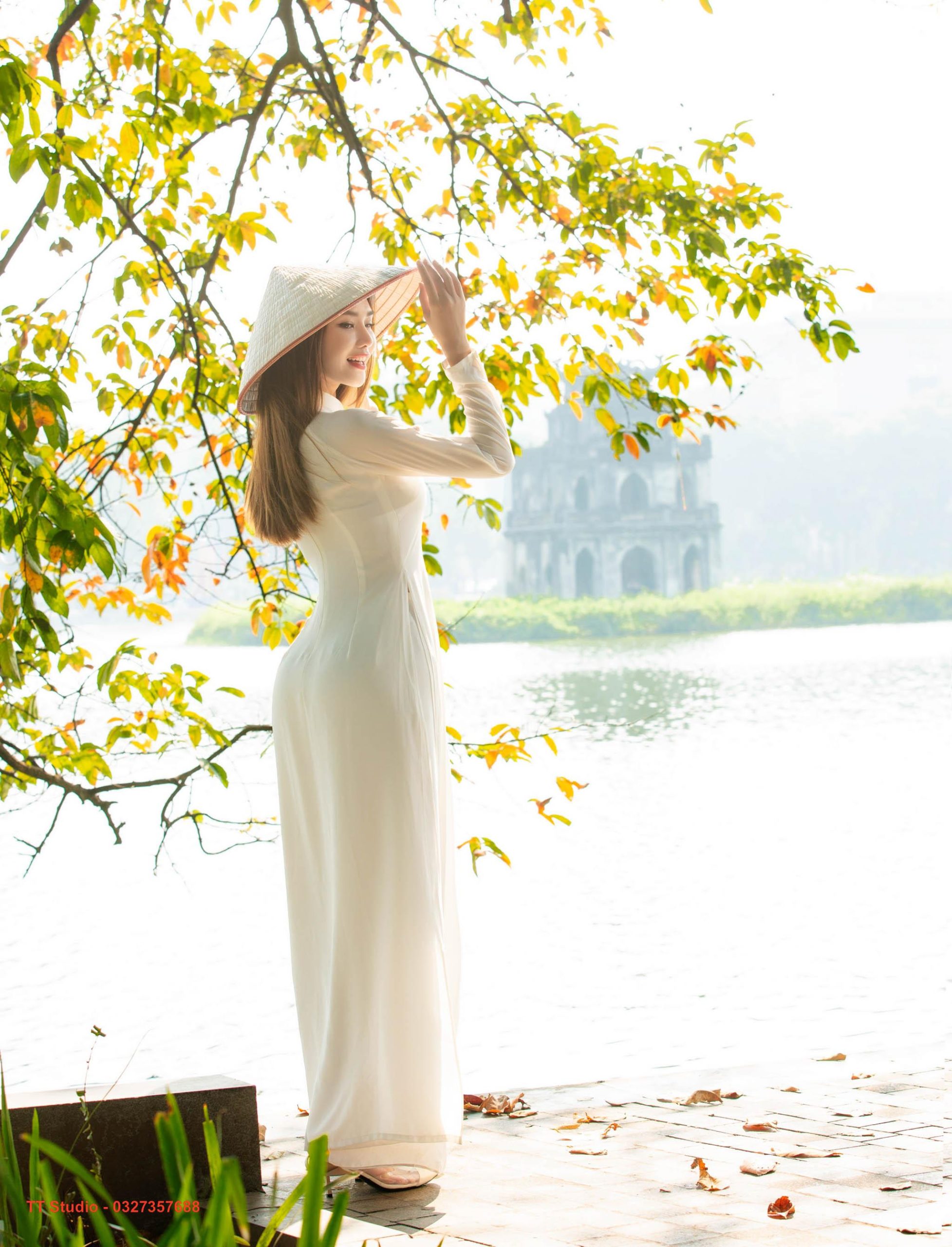 Cầu Thê Húc và không gian thơ mộng