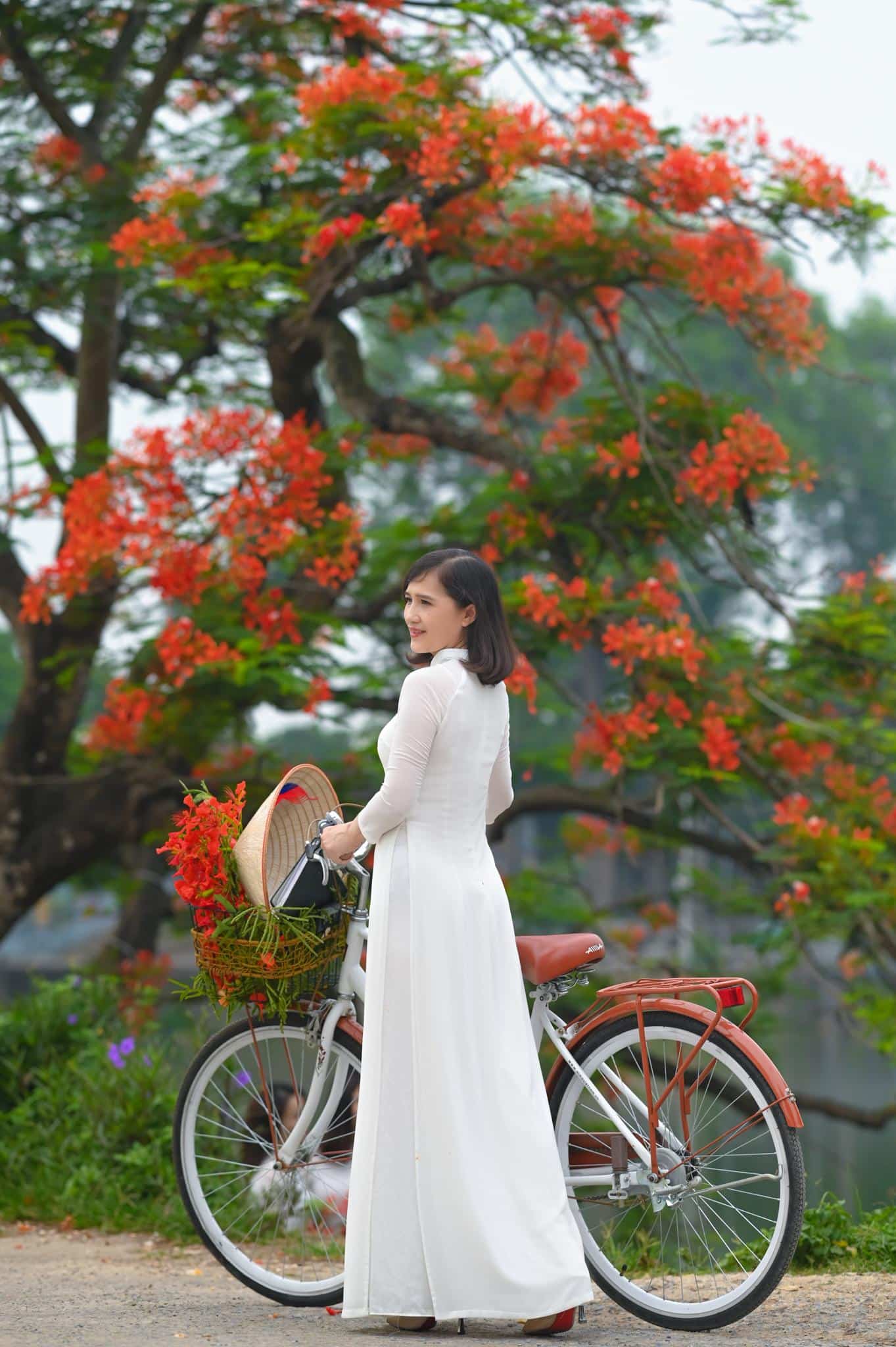 Phụ kiện hỗ trợ tạo dáng chụp ảnh với áo dài