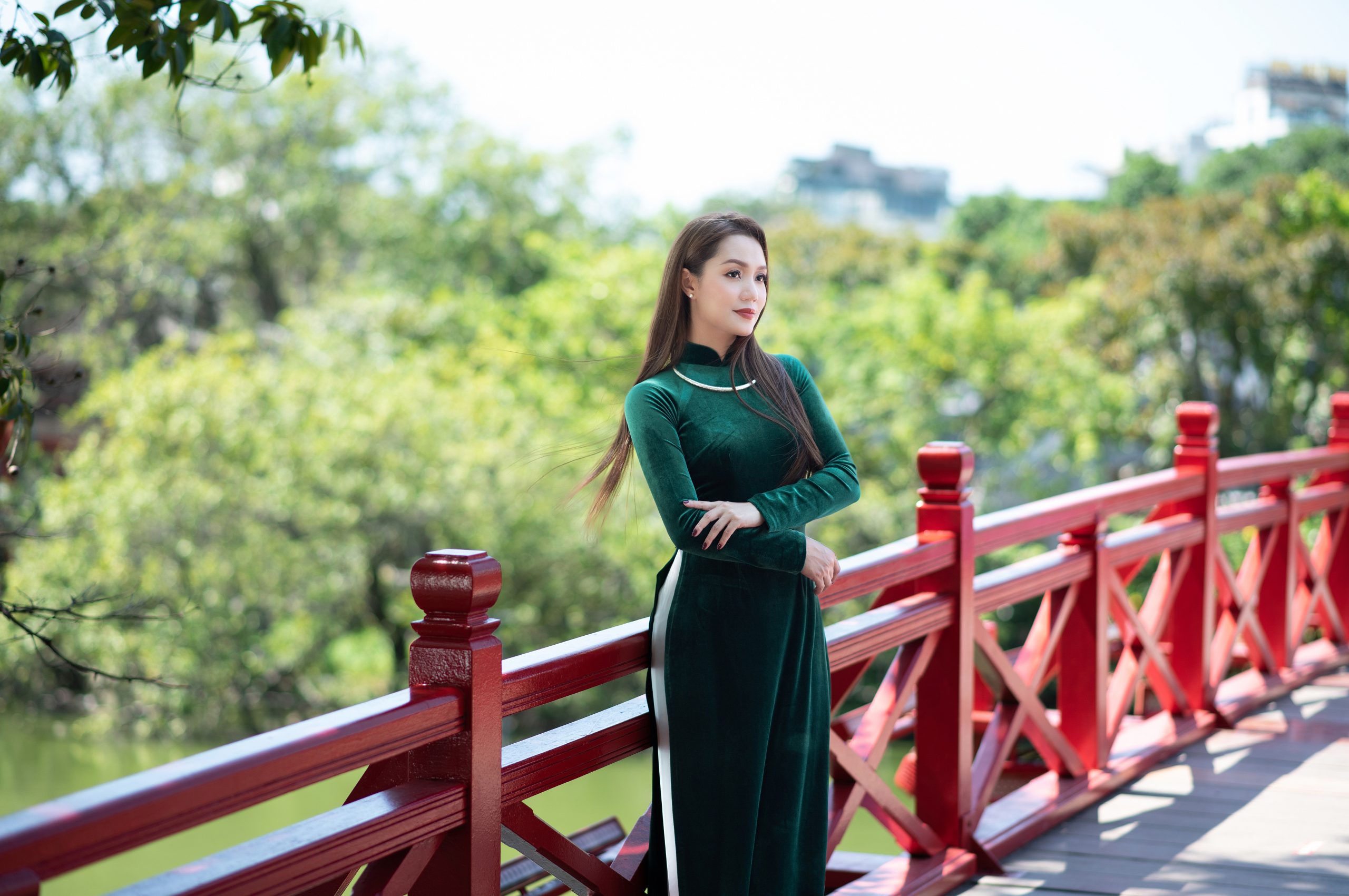 Màu sắc áo dài thích hợp với không khí mùa thu
