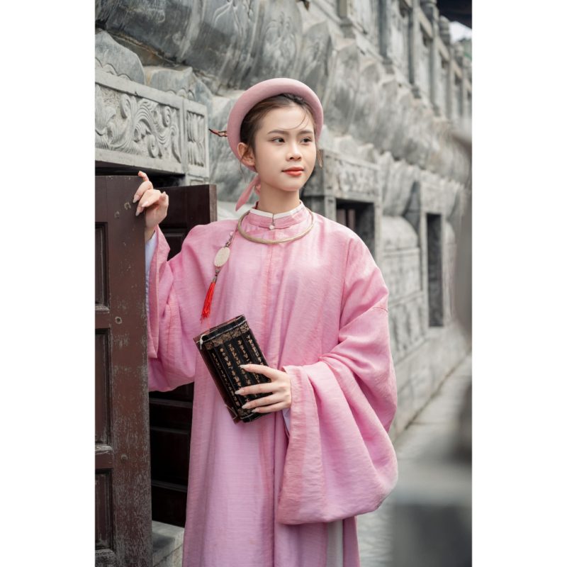 Chụp ảnh áo dài ngũ thân một mình tại Hà Nội