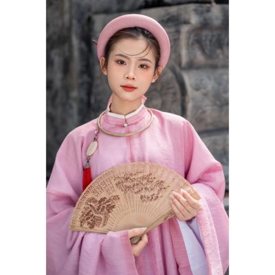 Chụp ảnh áo dài ngũ thân một mình tại Hà Nội