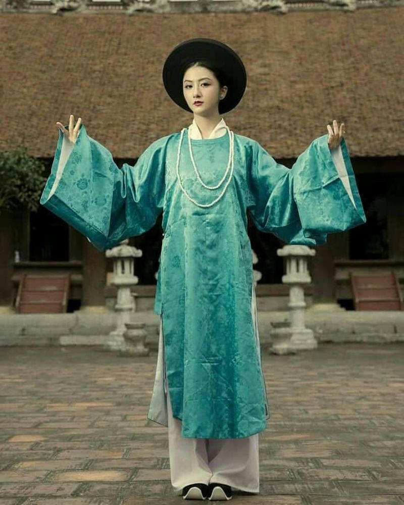 Chụp ảnh áo dài ngũ thân một mình tại Hà Nội