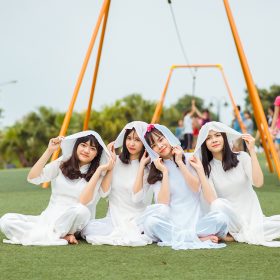 Studio chụp ảnh Tết với nhóm bạn thân tại Hà Nội năm 2025