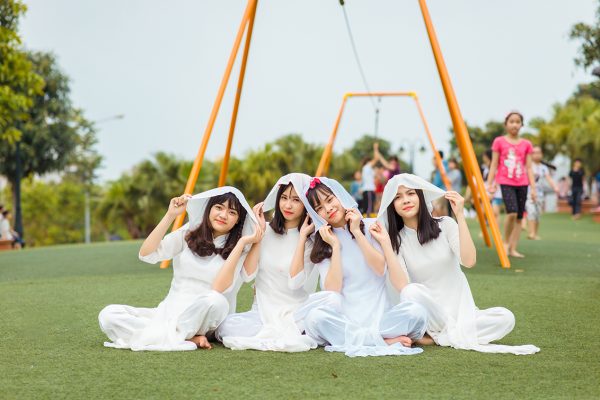 Studio chụp ảnh Tết với nhóm bạn thân tại Hà Nội năm 2025