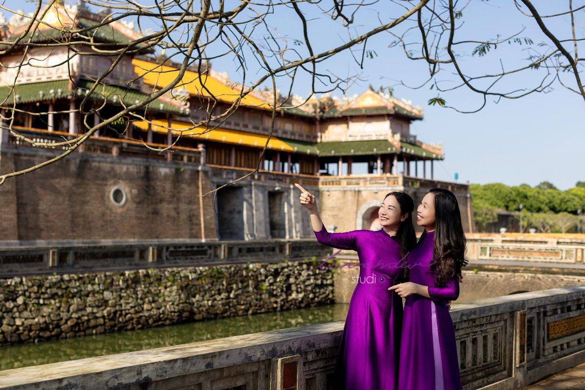 Giá thuê áo dài chụp ảnh ở Huế hiện nay bao nhiêu