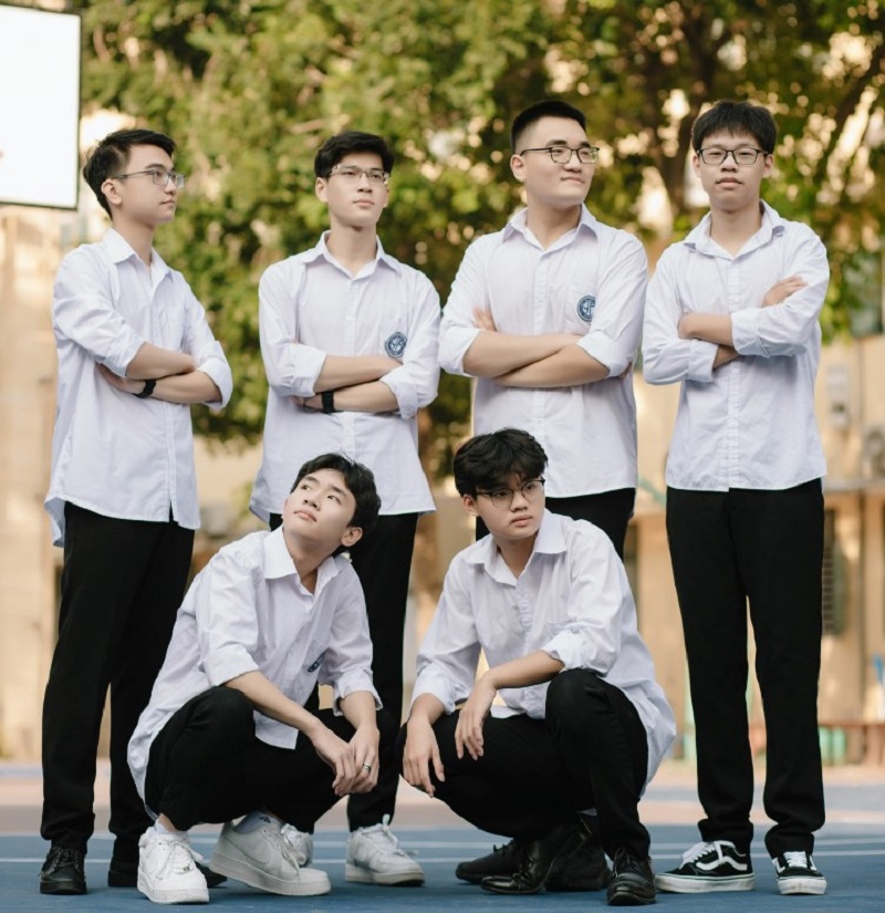Cách tạo dáng chụp ảnh nhóm Tết cho nam