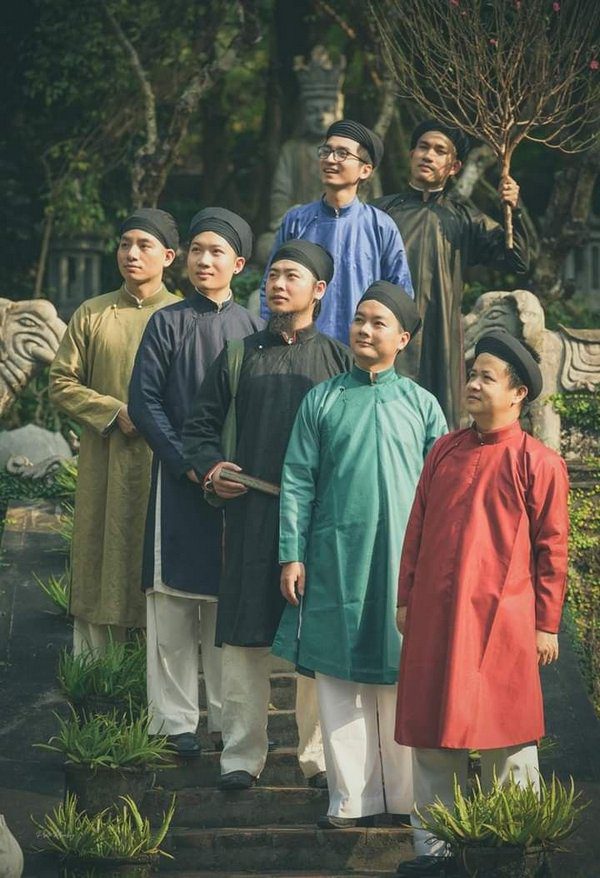 Cách tạo dáng chụp ảnh nhóm Tết cho nam