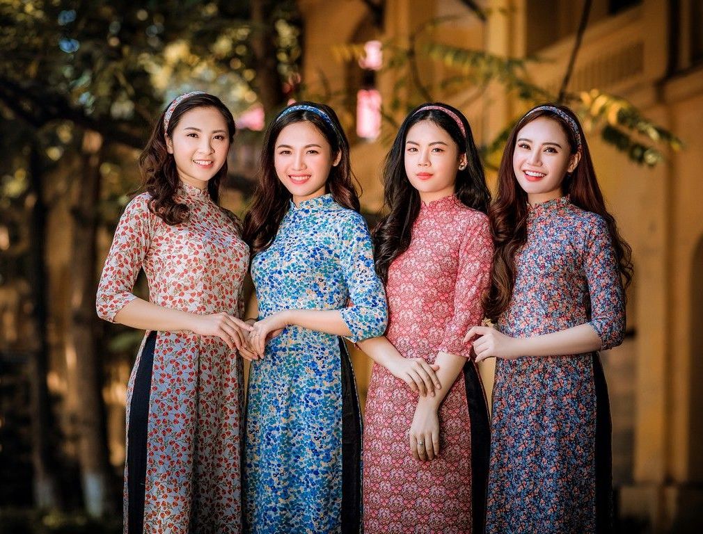 Studio nổi tiếng chụp ảnh tết nhóm với áo dài tại Hà Nội