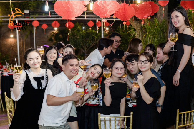 Cách chọn studio chụp ảnh year end party uy tín tại Đà Lạt