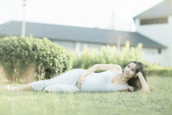Lựa chọn ánh sáng chụp ảnh bầu tại nhà sao cho đẹp nhất