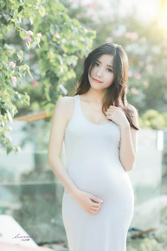 Tips chụp ảnh bầu tại nhà đẹp cho các mẹ bầu năm 2025