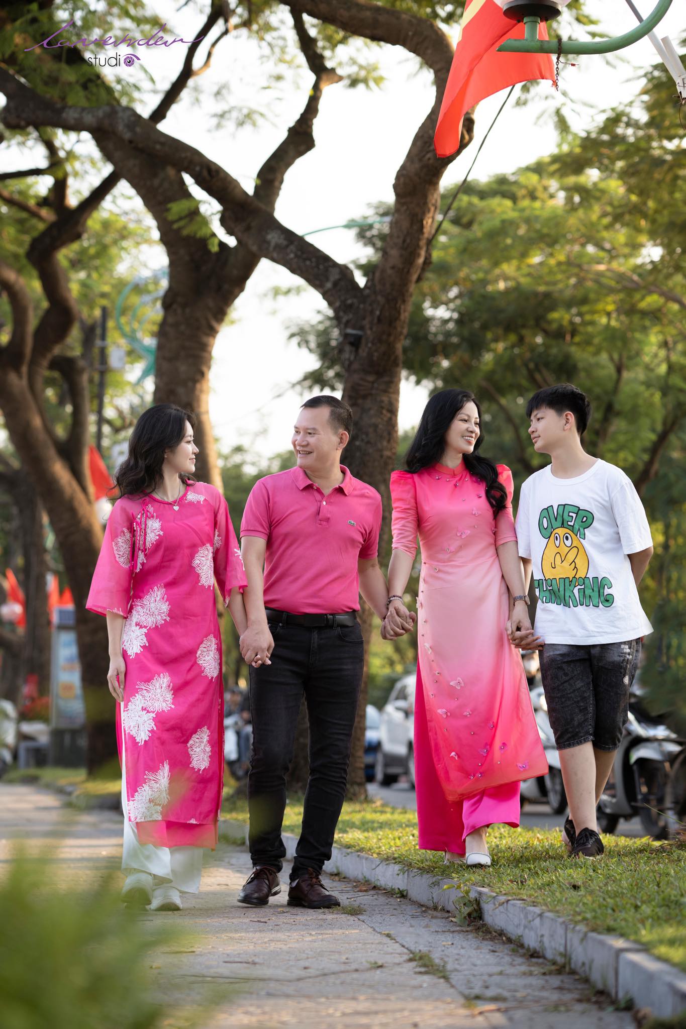 Bất ngờ với khung ảnh gia đình Tết 2025 đẹp tại địa điểm nổi tiếng tại Đà Lạt