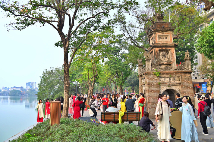 Check-in địa điểm chụp ảnh Tết tại Hà Nội cùng nhóm bạn thân