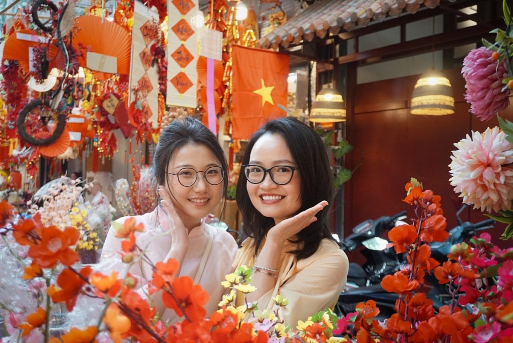 Check-in địa điểm chụp ảnh Tết tại Hà Nội cùng nhóm bạn thân