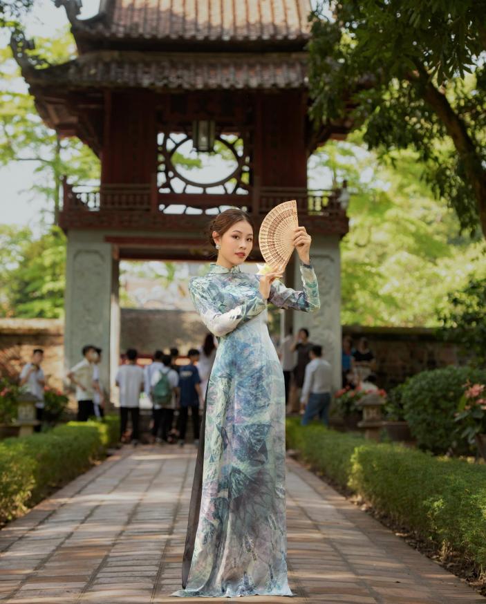 Đông nghịt 'nàng thơ' chụp ảnh áo dài Tết Xuân 2025 tại 10 địa điểm nổi tiếng ở Hà Nội
