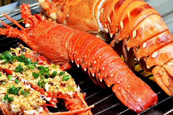 Tổ chức tiệc cưới tại nhà hàng với các món hải sản tuyệt vời