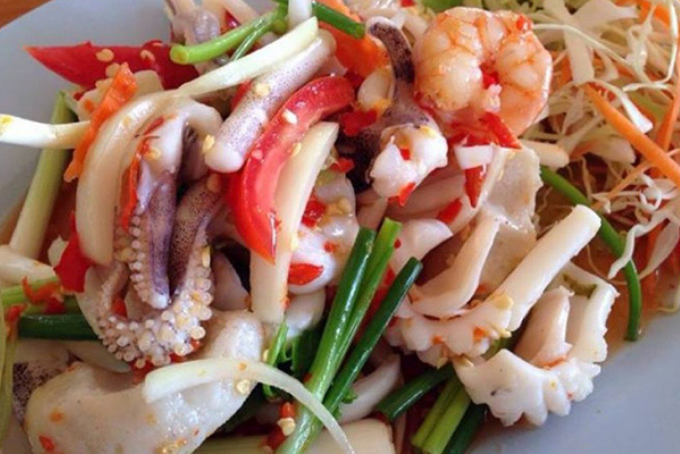 Tổ chức tiệc cưới tại nhà hàng với các món hải sản tuyệt vời
