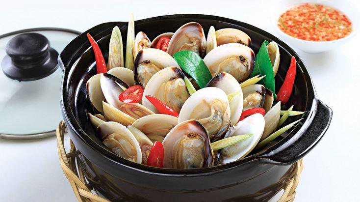 Tổ chức tiệc cưới tại nhà hàng với các món hải sản tuyệt vời