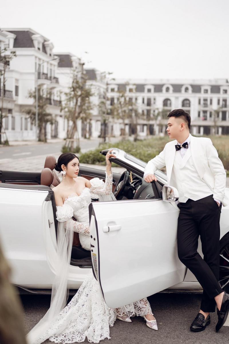 Hướng dẫn cách tạo dáng đẹp khi chụp ảnh cưới trong tháng 8/2025