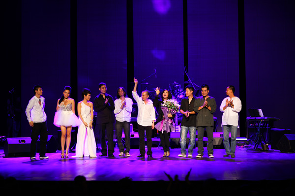 Year End Party ấn tượng hơn với xu hướng chụp ảnh sáng tạo, bắt khoảnh khắc chân thật Year End Party ấn tượng hơn với xu hướng chụp ảnh sáng tạo, bắt khoảnh khắc chân thật