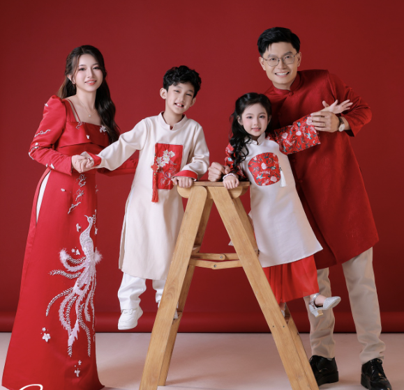 Lưu giữ kỷ niệm sum vầy khi chụp ảnh gia đình áo dài Lưu giữ kỷ niệm sum vầy khi chụp ảnh gia đình áo dài