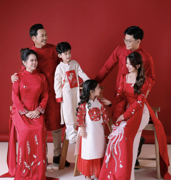 Lưu giữ kỷ niệm sum vầy khi chụp ảnh gia đình áo dài Lưu giữ kỷ niệm sum vầy khi chụp ảnh gia đình áo dài
