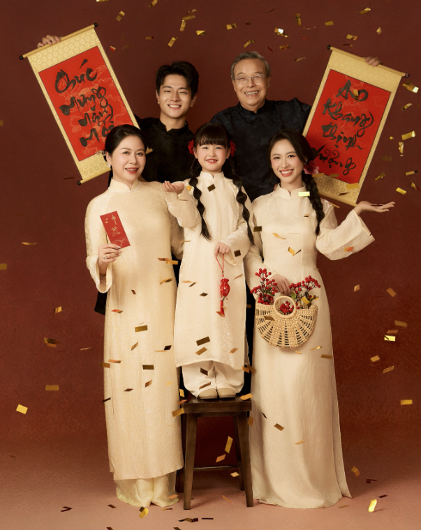 Lưu giữ kỷ niệm sum vầy khi chụp ảnh gia đình áo dài Lưu giữ kỷ niệm sum vầy khi chụp ảnh gia đình áo dài