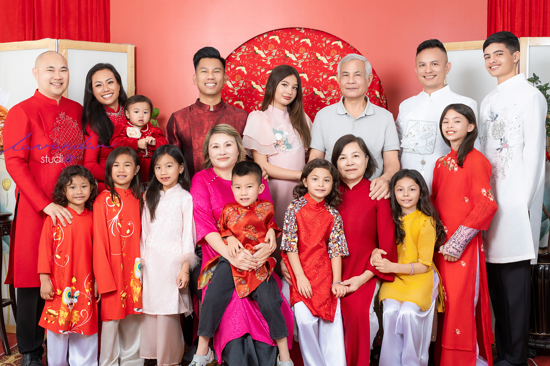 Lưu giữ kỷ niệm sum vầy khi chụp ảnh gia đình áo dài Lưu giữ kỷ niệm sum vầy khi chụp ảnh gia đình áo dài