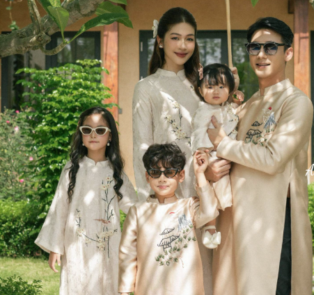 Top concept chụp ảnh gia đình Tết nhỏ gọn nhưng sang trọng 2026 Top concept chụp ảnh gia đình Tết nhỏ gọn nhưng sang trọng 2026