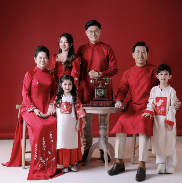 Top concept chụp ảnh gia đình Tết nhỏ gọn nhưng sang trọng 2026 Top concept chụp ảnh gia đình Tết nhỏ gọn nhưng sang trọng 2026