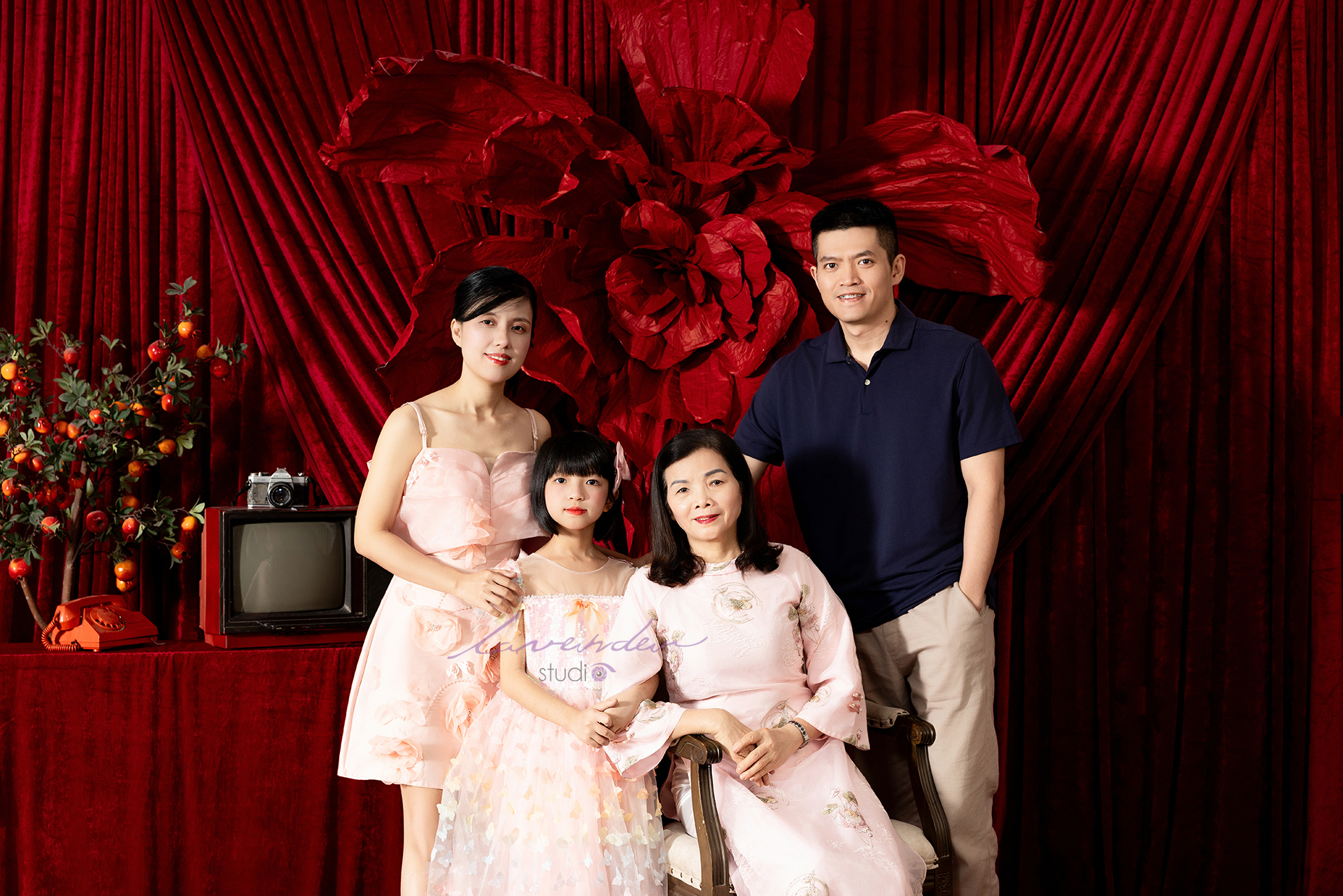 Chụp ảnh gia đình Tết 2026: Không gian, trang phục và phong cách phổ biến