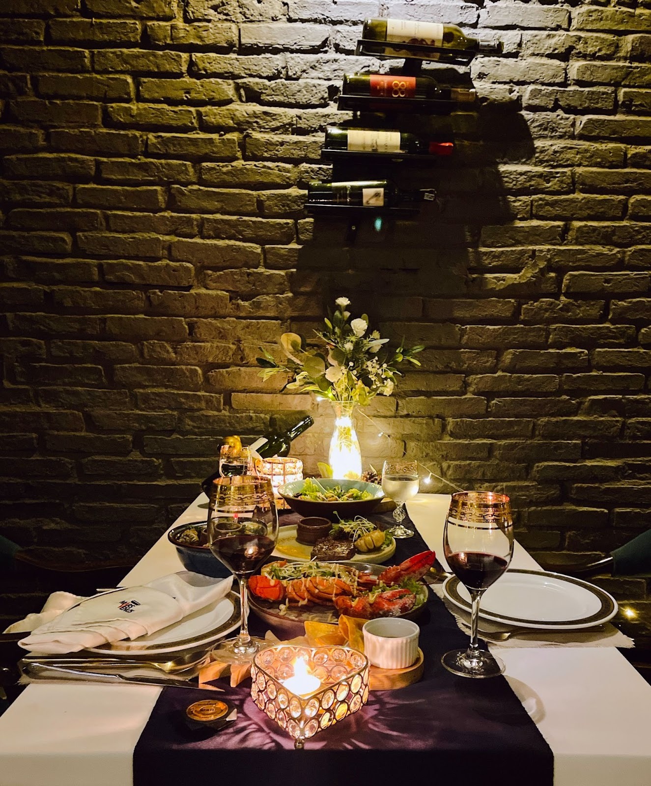 10 ý tưởng trang trí cầu hôn ở nhà hàng sang trọng và lãng mạn