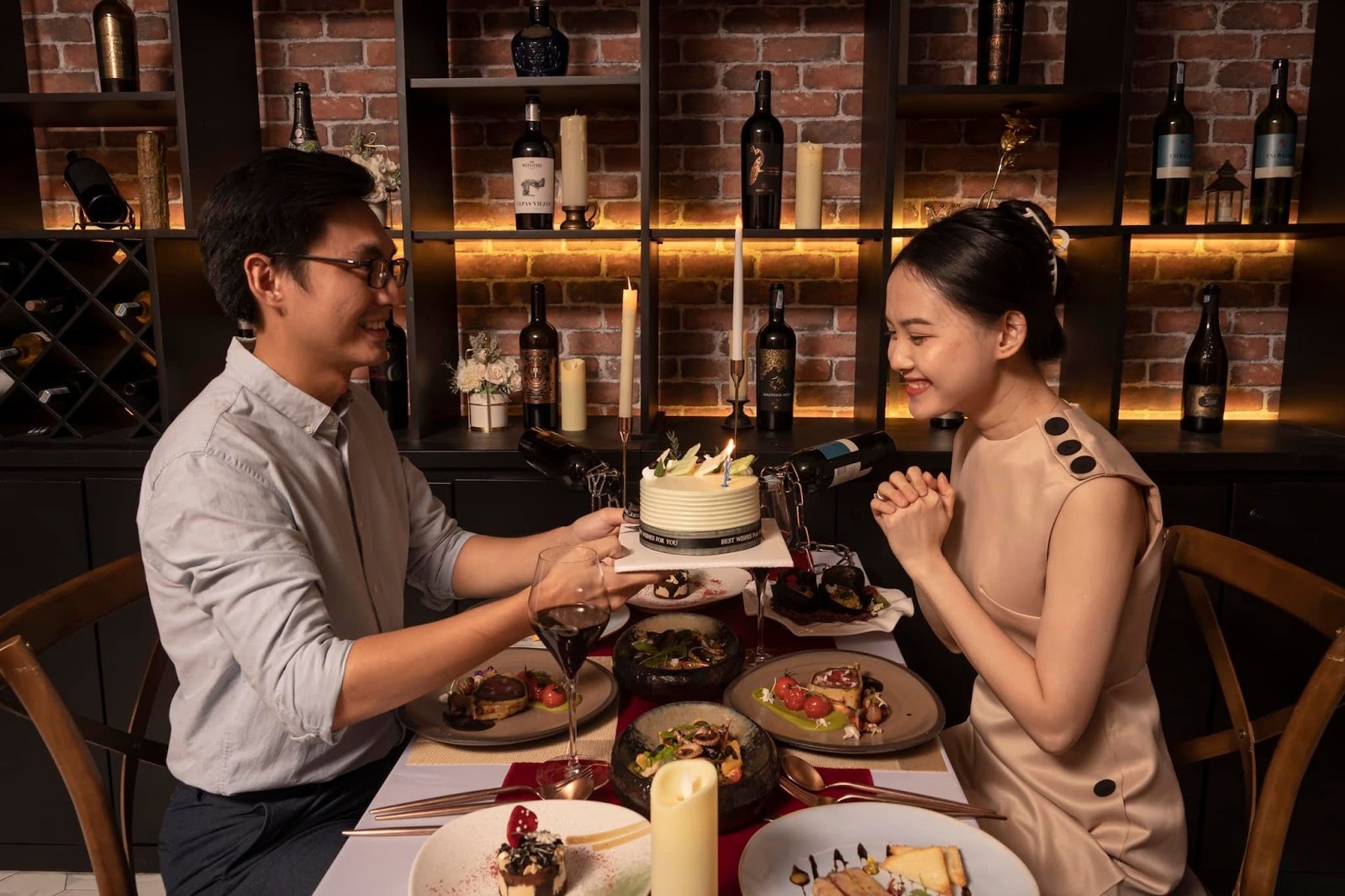 10 ý tưởng trang trí cầu hôn ở nhà hàng sang trọng và lãng mạn