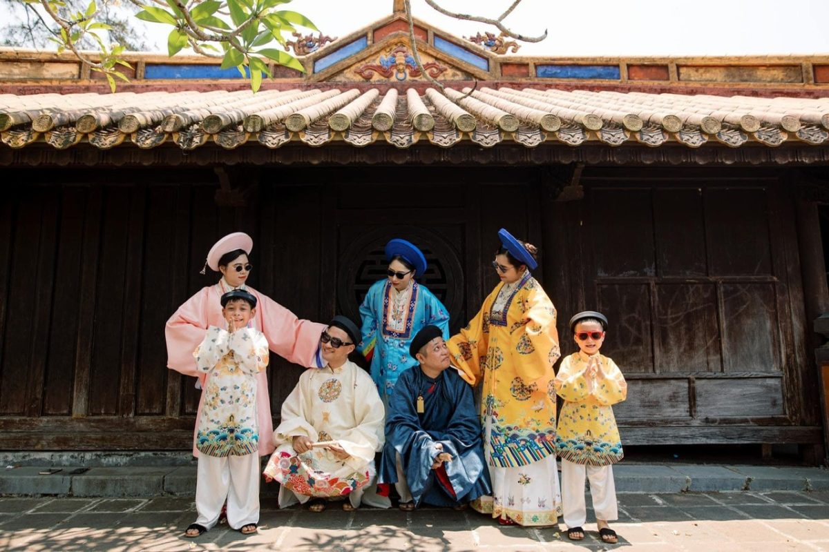 Review chụp ảnh gia đình Huế 2026: nên chọn ngoại cảnh hay studio?