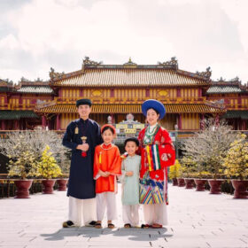 Review chụp ảnh gia đình Huế 2026: nên chọn ngoại cảnh hay studio?