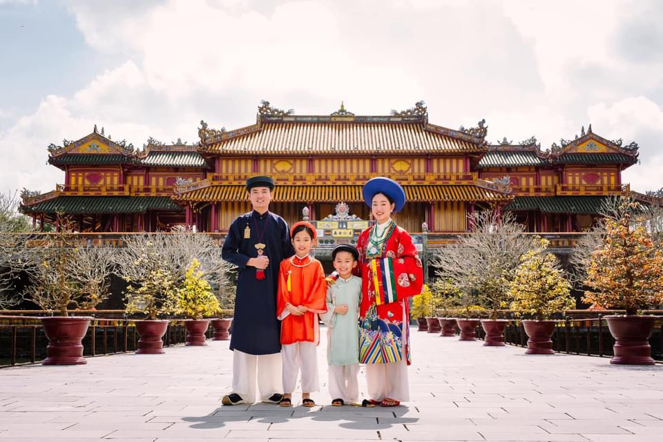 Review chụp ảnh gia đình Huế 2026: nên chọn ngoại cảnh hay studio?