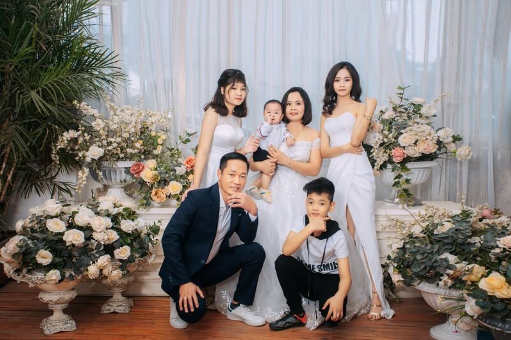 Review chụp ảnh gia đình Huế 2026: nên chọn ngoại cảnh hay studio?