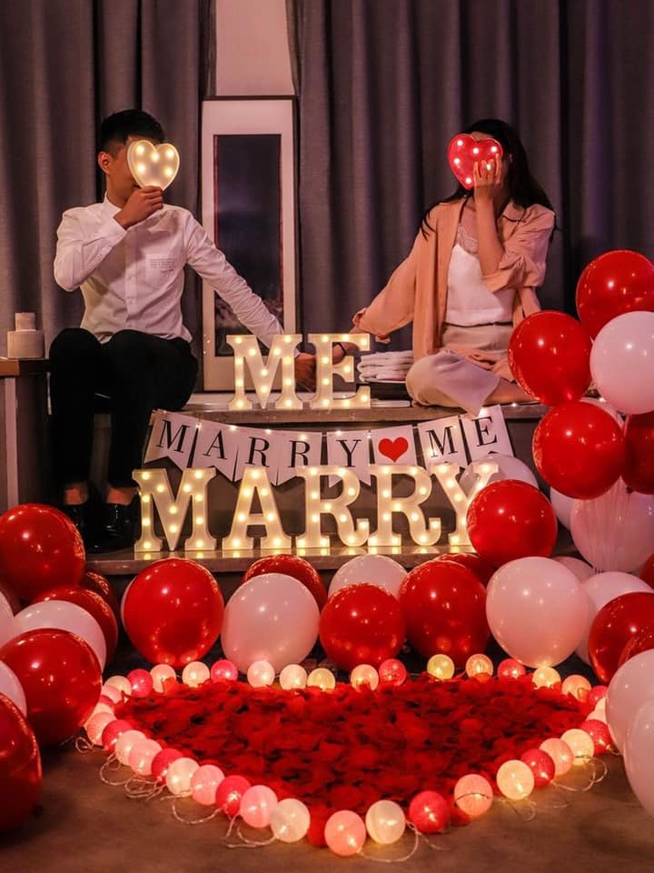 Kinh nghiệm trang trí cầu hôn tại nhà đơn giản mà lãng mạn 2026