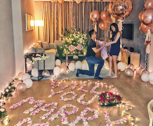 Kinh nghiệm trang trí cầu hôn tại nhà đơn giản mà lãng mạn 2026