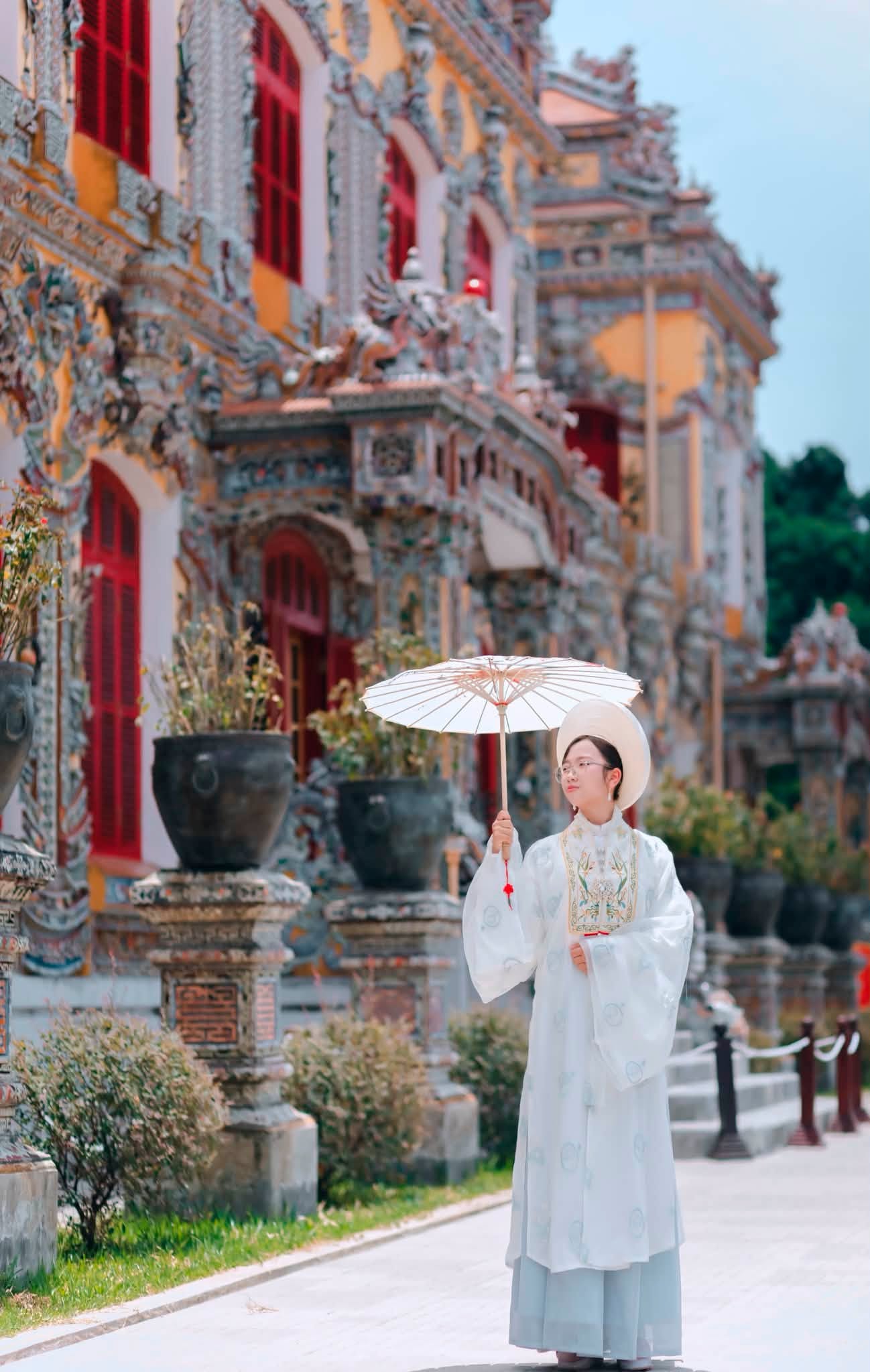 Xu hướng chụp ảnh áo dài ở Huế 2026–2027: Thanh lịch, cổ điển và nghệ thuật Xu hướng chụp ảnh áo dài ở Huế 2026–2027: Thanh lịch, cổ điển và nghệ thuật