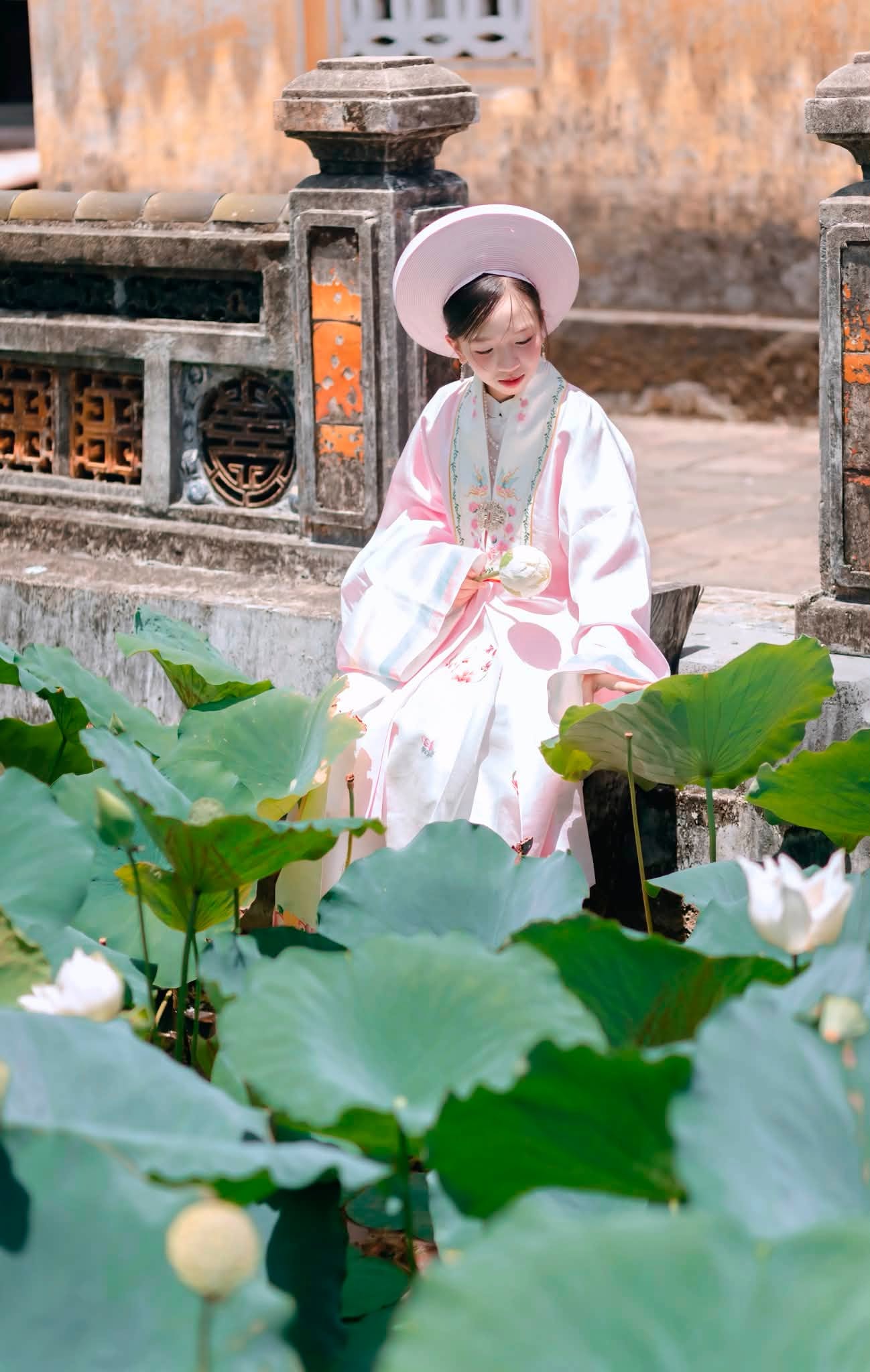 Xu hướng chụp ảnh áo dài ở Huế 2026–2027: Thanh lịch, cổ điển và nghệ thuật Xu hướng chụp ảnh áo dài ở Huế 2026–2027: Thanh lịch, cổ điển và nghệ thuật