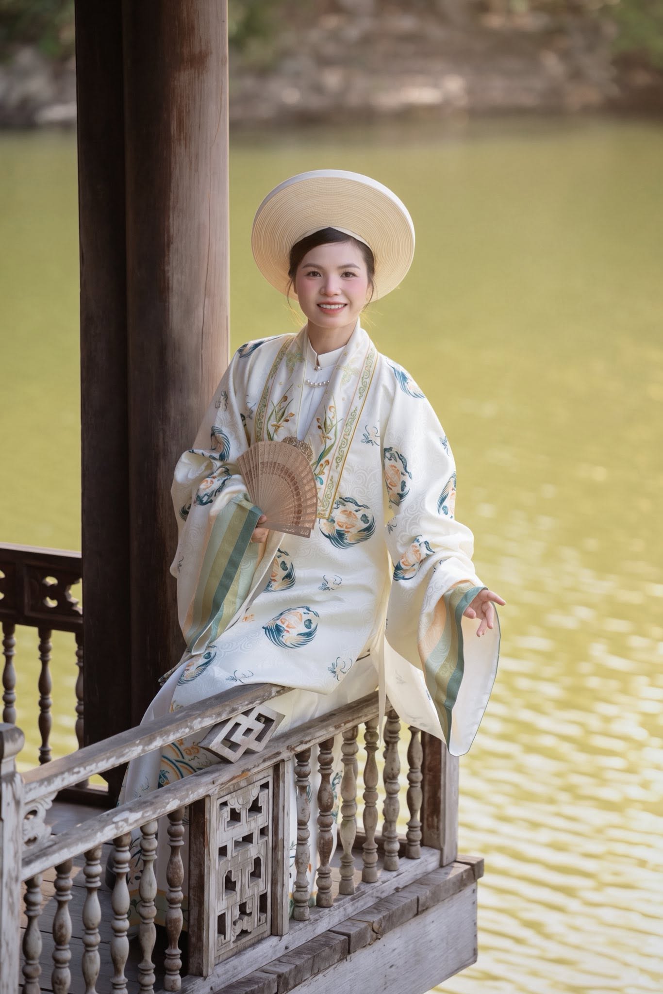 Xu hướng chụp ảnh áo dài ở Huế 2026–2027: Thanh lịch, cổ điển và nghệ thuật Xu hướng chụp ảnh áo dài ở Huế 2026–2027: Thanh lịch, cổ điển và nghệ thuật