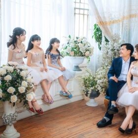 Top 10 studio chụp gia đình 5 người được yêu thích tại TPHCM