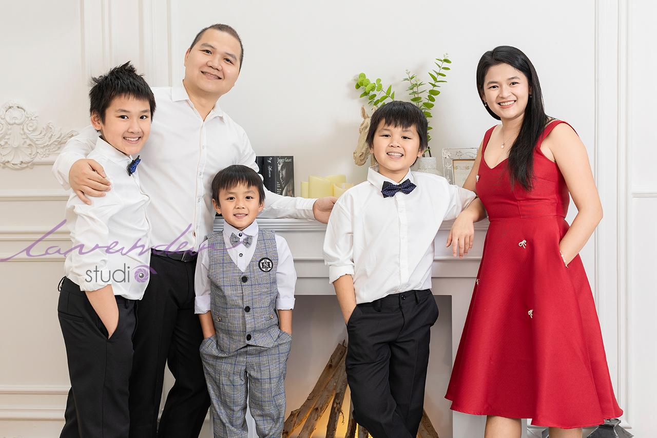 Top 10 studio chụp gia đình 5 người được yêu thích tại TPHCM (9)