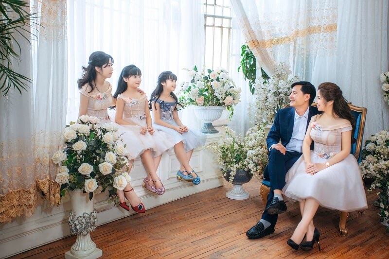 Top 10 studio chụp gia đình 5 người được yêu thích tại TPHCM