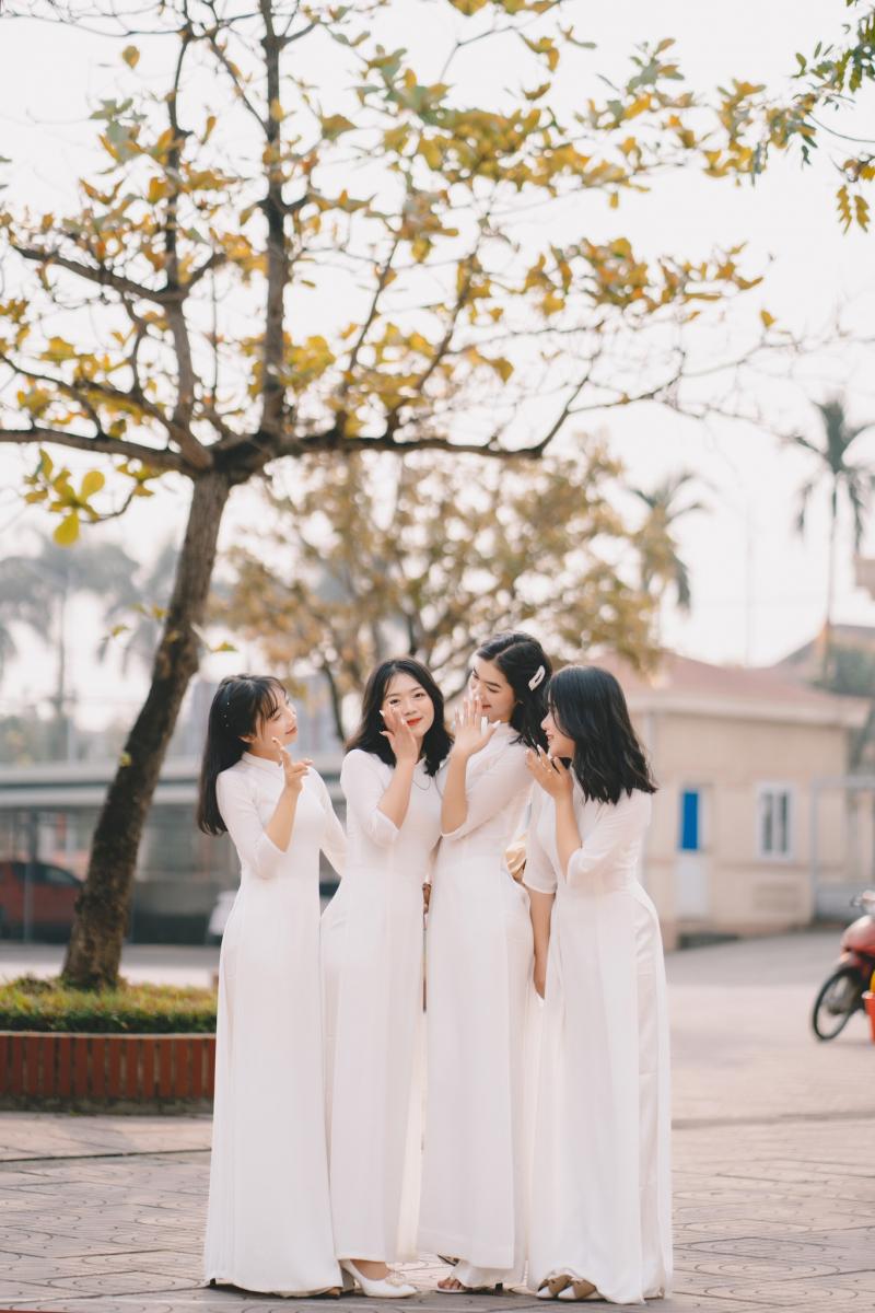Cách tạo dáng chụp ảnh áo dài tự nhiên (2) Cách tạo dáng chụp ảnh áo dài tự nhiên (2)