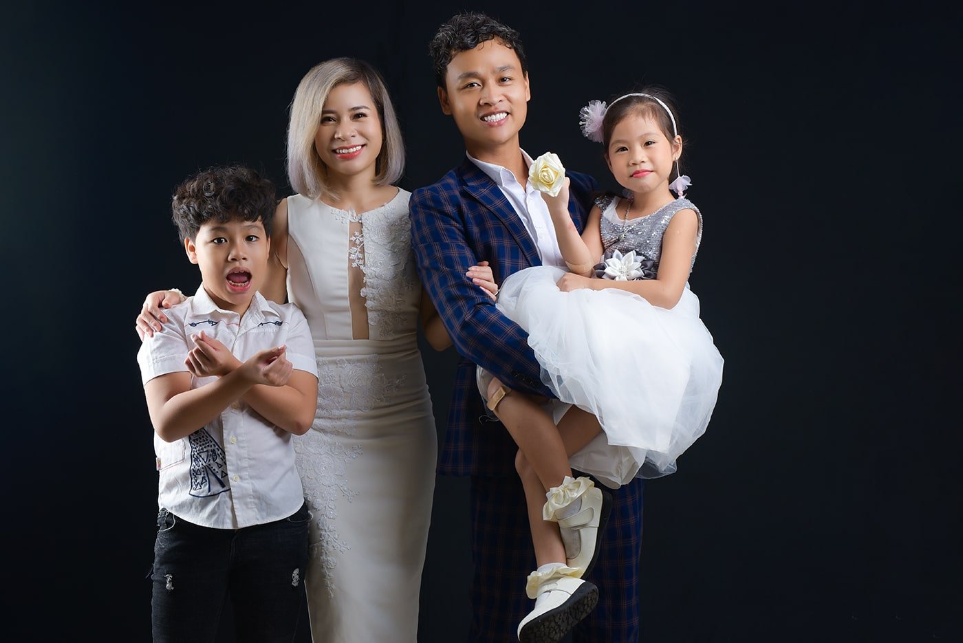 Studio Chụp Hình Gia Đình TPHCM (1) Studio Chụp Hình Gia Đình TPHCM (1)